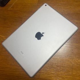 iPad 第6世代 32GB Wi-Fi 割れなし A1893 充電ケーブル付き