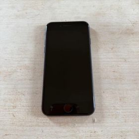 iPhone 8 本体 64GB