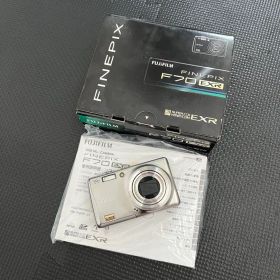 FUJIFILM FinePix F70EXR デジタルカメラ シルバー