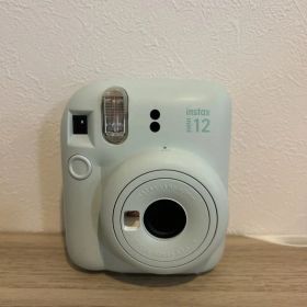 【極美品】instax mini 12 インスタントカメラ チェキ 本体