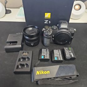 【美品】Nikon Z5 + Nikkor z 40mm F2 + バッテリー