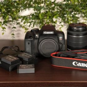 Canon EOS Kiss X8i レンズキット【バッテリー、ストラップ付き】