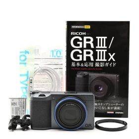 ＜美品＞ RICOH GR IIIx Urban Edition メタリックグレー｜高級コンパクトデジタルカメラ｜シャッター数8,424枚｜撮影ガイド・Type-Cケーブル付き