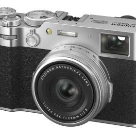 【ポイント10倍】 富士フイルム デジタルカメラ FUJIFILM X100VI 日英2言語設定モデル [シルバー] [画素数：4020万画素(有効画素) 撮影枚数：320 枚] 【P10倍】