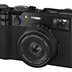 【ポイント10倍】 富士フイルム デジタルカメラ FUJIFILM X100VI 日英2言語設定モデル [ブラック] [画素数：4020万画素(有効画素) 撮影枚数：320 枚] 【P10倍】