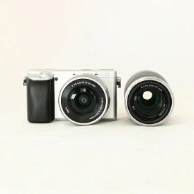 【中古】 (ソニー) SONY α6400（ ILCE-6400Y） ダブルズームレンズキツト【中古カメラ デジタル一眼】 ランク：AB