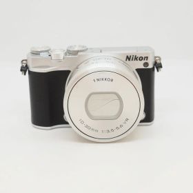 【中古】 (ニコン) Nikon 1 J5 ヒヨウジユンパワーズームレンズキツト シルバー【中古カメラ デジタル一眼】 ランク：B