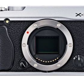 【中古】【非常に良い】FUJIFILM ミラーレス一眼レフカメラ X-E1 ボディ 1630万画素 シルバー FX-X-E1S