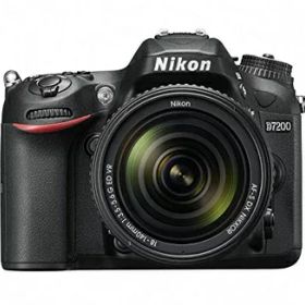 【中古】 Nikon デジタル一眼レフカメラ D7200 18-140VR レンズキット D7200LK18-140