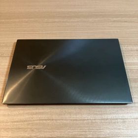 ASUS Zenbook 13 有機EL i5/8G/SSD/1.14kg