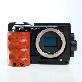 【中古】 (ソニー) SONY VLOGCAM ZV-E10 B Overseas Models【中古カメラ デジタル一眼】 ランク：B