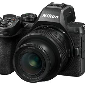 【ポイント10倍】 ニコン デジタル一眼カメラ Z5II 24-50 レンズキット [タイプ：ミラーレス 画素数：2528万画素(総画素) 2450万画素(有効画素) 撮像素子：フルサイズ 35.9mm×23.9mm CMOS 重量：620 g] 【P10倍】