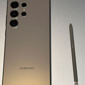【美品】Samsung Galaxy S24 Ultra 本体 海外版 オマケ付