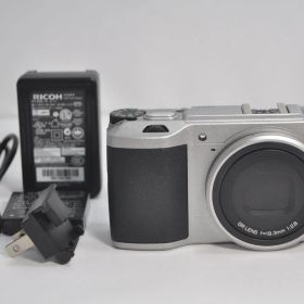 シャッター数6870回！RICOH リコー GR II Silver Edition