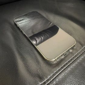 Apple iPhone 14 Pro 本体