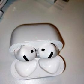 AirPods 4 Active Noise Cancellation