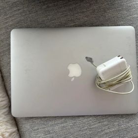 MacBook Air 11インチ 2015 部品取り 初期化済み 充電器付き