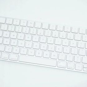 【中古】Appleアップル ワイヤレスキーボード Magic Keyboard JIS配列 日本語キーボード MLA22J/A A1644
