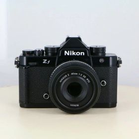 【中古】 (ニコン) Nikon Zf 40/2(SE) レンズキット ブラック【中古カメラ デジタル一眼】 ランク：B