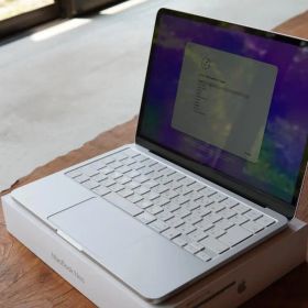 Apple MacBook Neo 本体 保証期間2027年4月まで