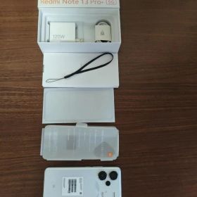 Xiaomi Redmi Note 13 Pro+ 5G【美品】ホワイト