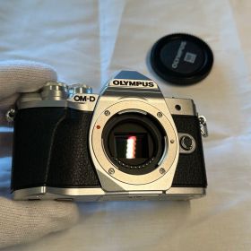【美品】OLYMPUS E-M10 MarkIII ダブルズームレンズキット