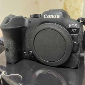 Canon EOS R7 ボディ