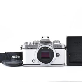 ■17ショットのほぼ新品■ NIKON ニコン Z fc ホワイト #D267