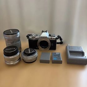 OLYMPUS OM-D E-M5 MarkII レンズ3本/バッテリー2個付