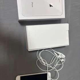 Apple iPhone 8 本体 シルバー美品