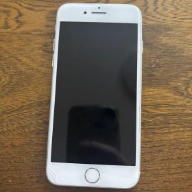 Apple iPhone 8 シルバー 本体