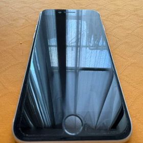 Apple iPhone SE 第3世代 64GB Starlight 本体