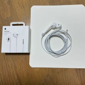 Apple EarPods with 3.5mm Headphone Plug