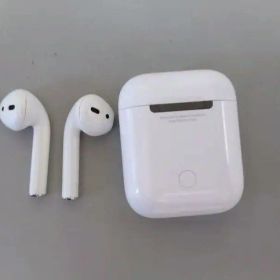 AirPods 第2世代 MV7N2J/A (充電ケース付き) 新品 3,080円 中古