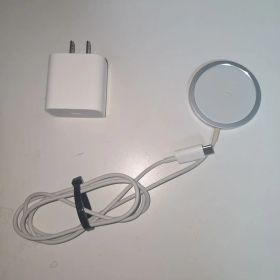純正Apple MagSafe充電器 20W USB-C電源アダプタ付き