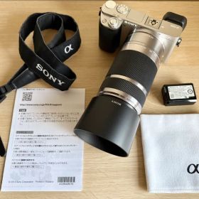 SONYα6000本体•ズームレンズ55-210•ストラップ•バッテリー•クロス