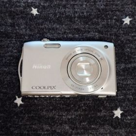 Nikon COOLPIX S3300 デジタルコンパクトカメラ シルバー