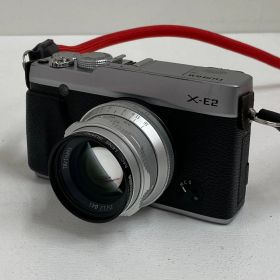 【加古川店】 FUJIFILM FUJIFILM X-E2 ボディ X-E2 ミラーレス一眼 FUJIFILM X APS-C 1630万画素 ○ 七工匠35mm/F1.2レンズ付き 【405】
