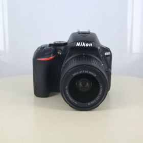 【中古】 (ニコン) Nikon D5600 18-55VR レンズキツト【中古カメラ デジタル一眼】 ランク：B