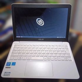 軽量 Linux Mint導入 ASUS E200HA 初期化済