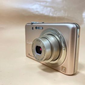 ⭐︎ＳＤカード付き⭐︎Panasonic LUMIX DMC-FH7 デジカメ