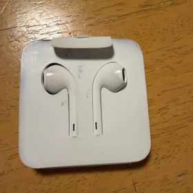 Apple EarPods with Lightning Connector