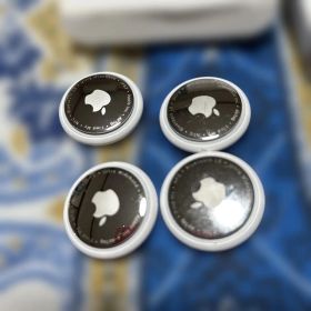 Apple AirTag 4個入り 紛失防止タグ 置き忘れ防止