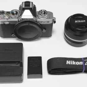 ★Nikon Zfc シルバー 28mm F2.8 SE キット 元箱付き★