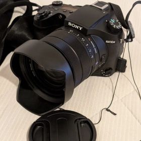 DSC-RX10M4 新品 299,500円 中古 214,000円 | ネット最安値の価格比較
