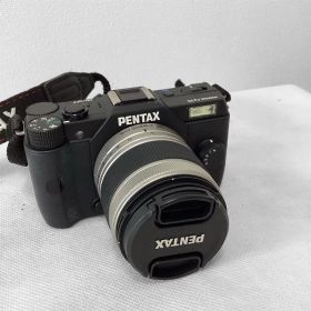 【PENTAX Q10 ダブルズームキット ブラック】ミラーレス一眼カメラ