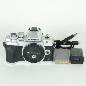 [良品 | シャッター数7,340回] OLYMPUS OM-D E-M10 Mark IV [ボディ シルバー] | マイクロフォーサーズマウント