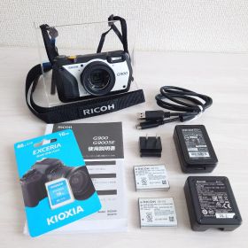 RICOH G900 ネックストラップ付デジタルカメラ SDカード+付属品あり