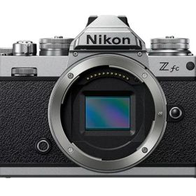 【ポイント10倍】 ニコン デジタル一眼カメラ Z fc ボディ [シルバー] [タイプ：ミラーレス 画素数：2151万画素(総画素) 2088万画素(有効画素) 撮像素子：APS-C 23.5mm×15.7mm CMOS 重量：390 g] 【P10倍】