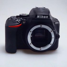 【中古】 (ニコン) Nikon D5500 ボデイ【中古カメラ デジタル一眼】 ランク：C
